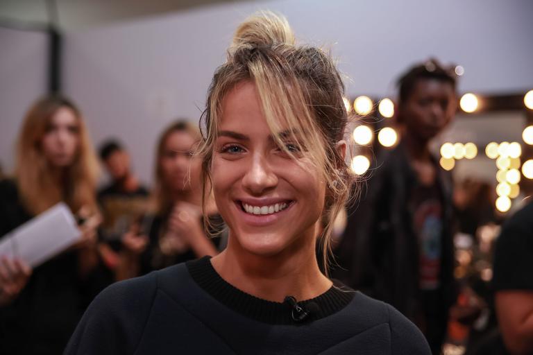 Com visual despojado, Giovanna Ewbank vai ao terceiro dia da SPFW
