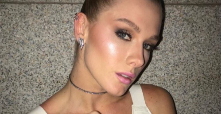 Fiorella Mattheis será uma stripper em nova série