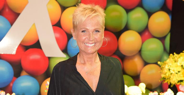 Xuxa fala sobre o estado de saúde do pai: “Infelizmente o velho Menega não tá bem”