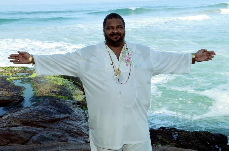 Filho de Arlindo Cruz lamenta estado de saúde do pai, mas acredita em melhora