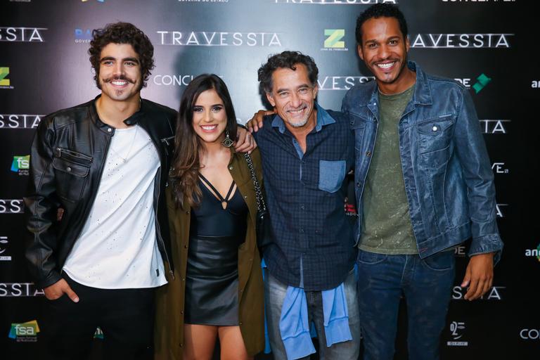 Caio Castro e Camilla Camargo lançam filme em São Paulo
