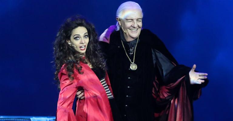 Claudia Ohana e Ney Latorraca brilham no palco do musical ‘Vamp’