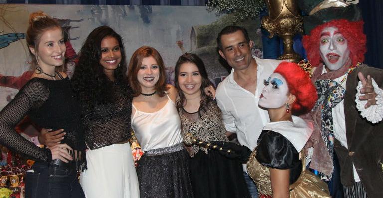 Elenco de ‘Malhação – Pro Dia Nascer Feliz’ se reúne no aniversário da atriz Milena Melo