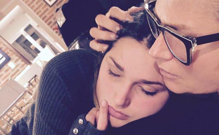 Sasha posta foto com a mãe e a parabeniza pelo aniversário: “Melhor colo”