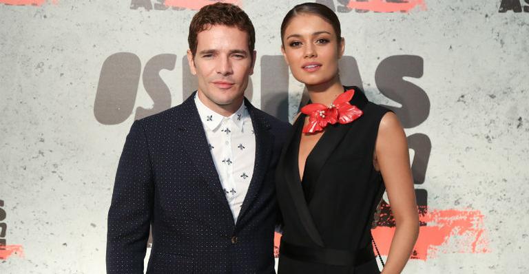 Daniel de Oliveira e Sophie Charlotte marcam presença no lançamento da série ‘Os Dias Eram Assim’