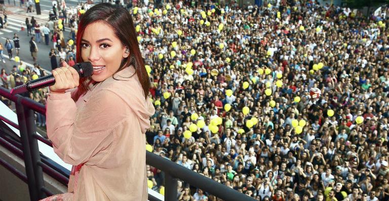 Anitta arrebata multidão e faz show na Avenida Paulista