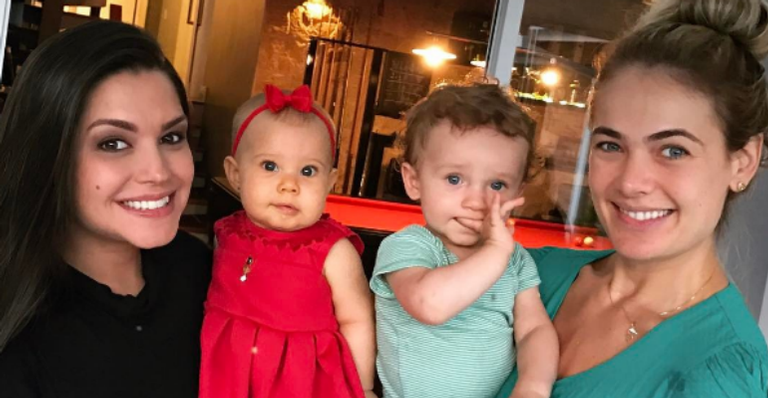 Thais Fersoza e Thaís Pacholek posam ao lado dos herdeiros: “Amigos de barriga”