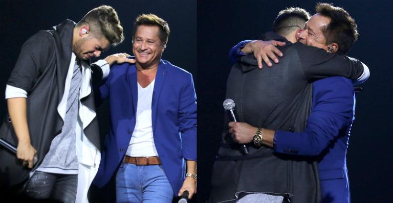 Zé Felipe se emociona ao cantar com o pai durante gravação do primeiro DVD
