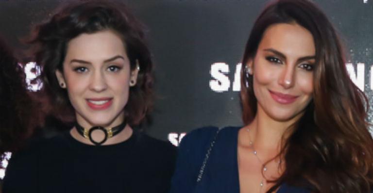 Y soy rebelde! Sophia Abrahão reencontra Mel Fronckowiak em evento