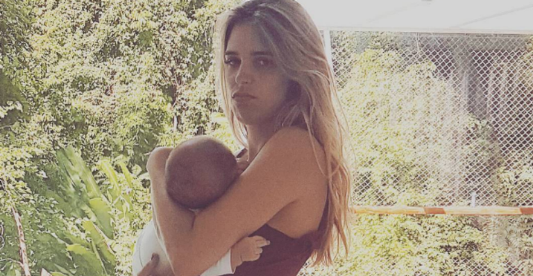 Rafa Brites rebate críticas por ficar com o filho no colo: “O filho é meu, a lombar é minha”