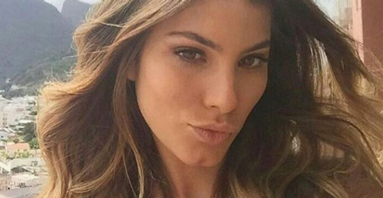 Grávida de 8 meses, Bruna Hamú exibe o barrigão da primeira gestação