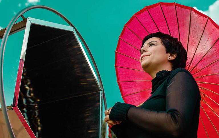 Fernanda Takai lança DVD inovador, o Na Medida do Impossível