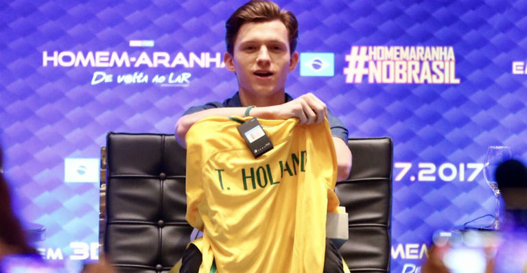 Tom Holland, ator que interpreta o Homem Aranha, desembarca no Brasil para divulgar novo filme
