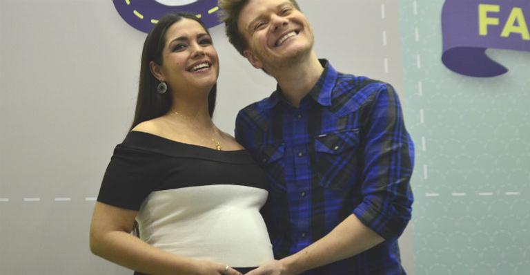 Thais Fersoza faz suspense sobre nome do bebê, mas adianta: “Uma homenagem para o papai”