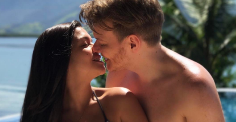 Michel Teló relembra primeiro encontro com Thais Fersoza