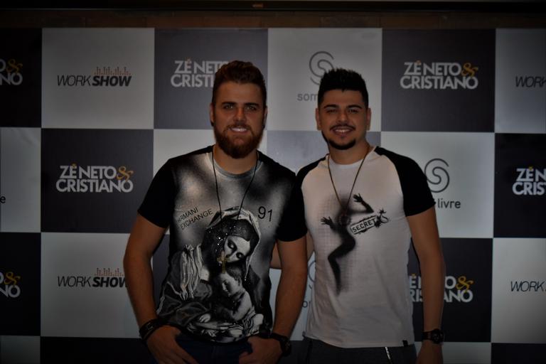 Zé Neto e Cristiano lançam novo álbum e recebem homenagem do Youtube