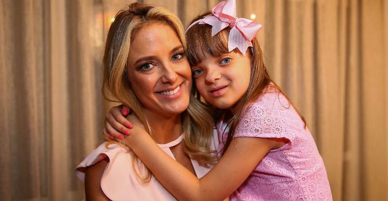 Com Rafaella Justus, Ticiane Pinheiro participa de bate-papo sobre maternidade