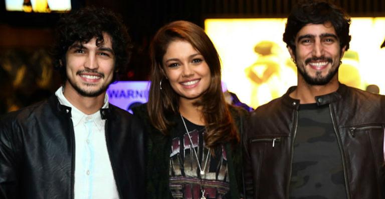 Protagonistas de ‘Os Dias Eram Assim’ se divertem durante evento de moda