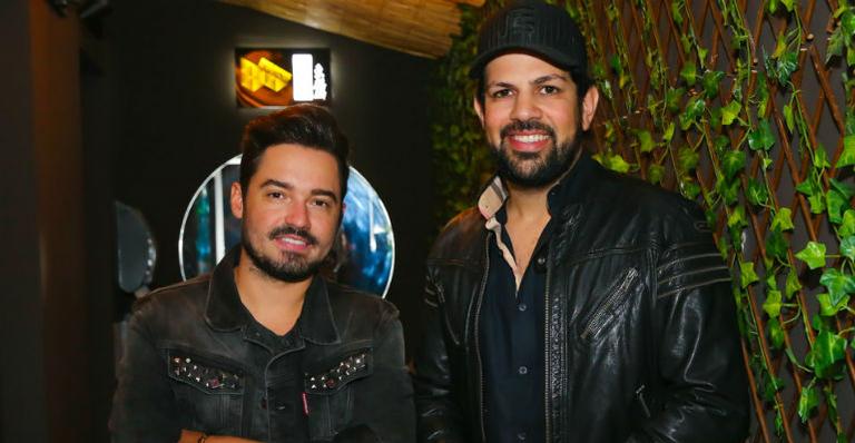Com direito a pocket show, Fernando e Sorocaba lançam novo empreendimento