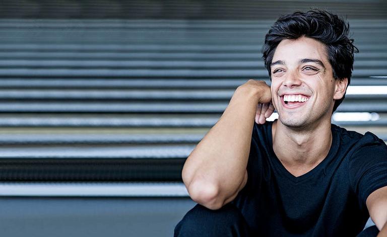 Não é peruca! Rodrigo Simas fala do visual de Piatã, e das semelhanças com o personagem