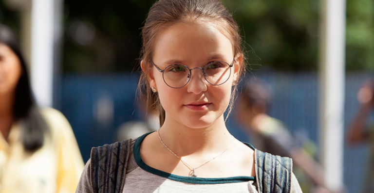 Larissa Manoela vive garota nada popular no filme ‘Meus 15 Anos’. Veja o trailer!