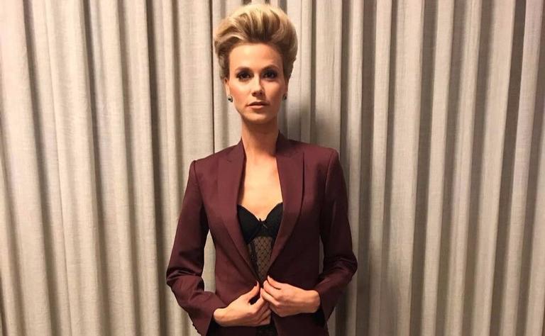 Renata Kuerten esbanja sensualidade na passarela