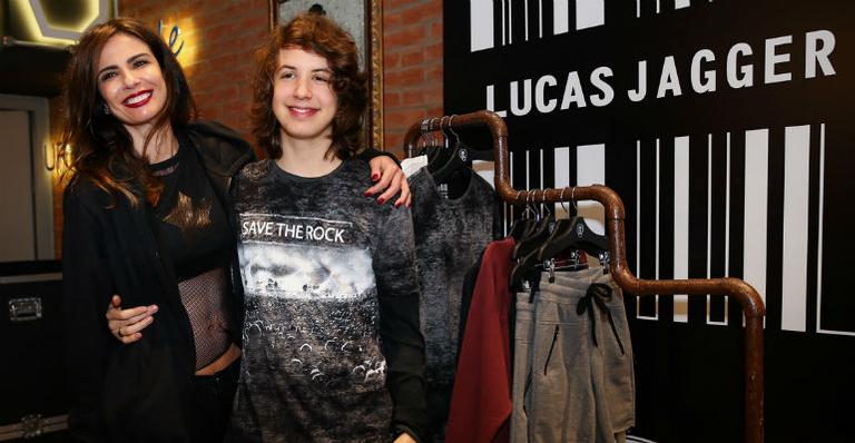 Lucas Jagger lança coleção de roupas e recebe o carinho da mãe, Luciana Gimenez