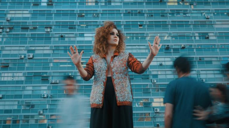 Aíla é o nome para você prestar atenção na música brasileira