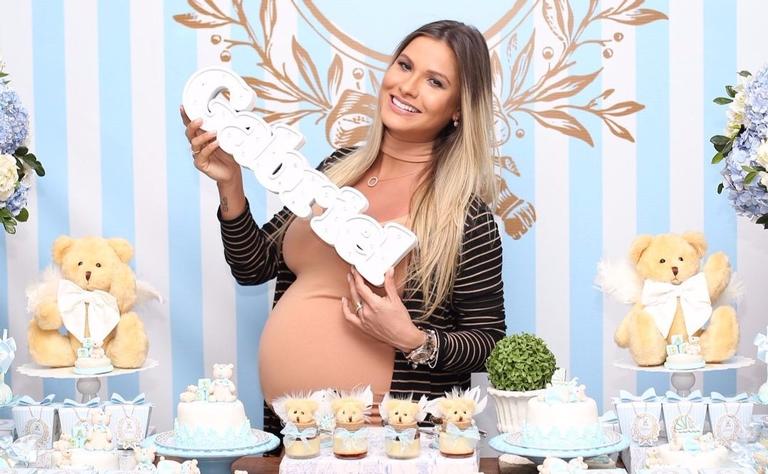 À espera de Gabriel, Andressa Suita ganha chá de bebê surpresa