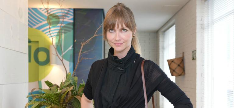 Ana Claudia Michels revela segredinho de beleza durante evento na capital paulista