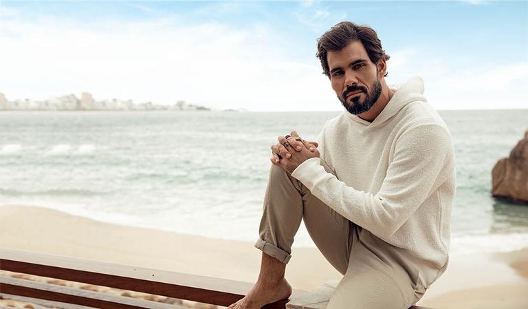 Pai de dois meninos, Juliano Cazarré, garante: “Divido tudo em casa”