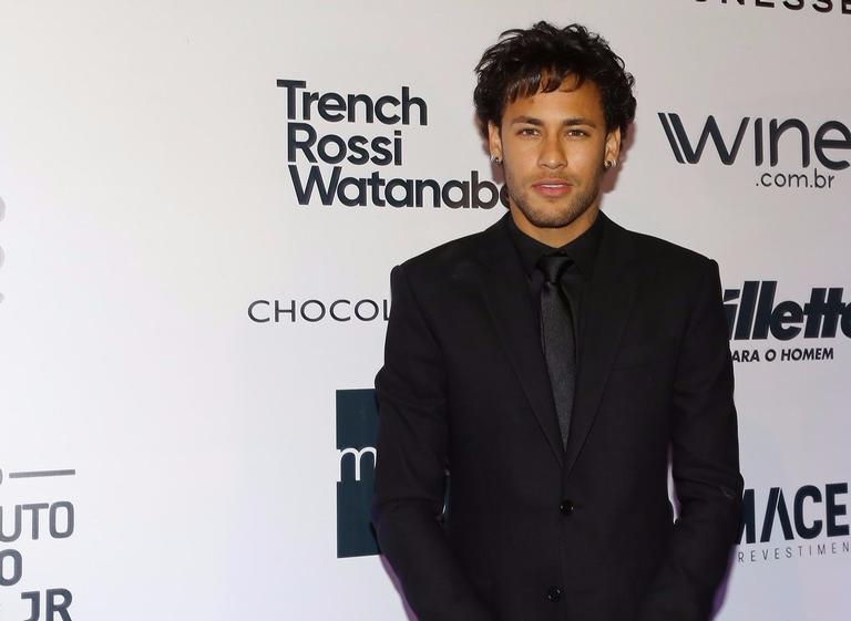 Neymar arrecada 2.5 milhões de reais no 1º leilão do Instituto Projeto Neymar Jr.