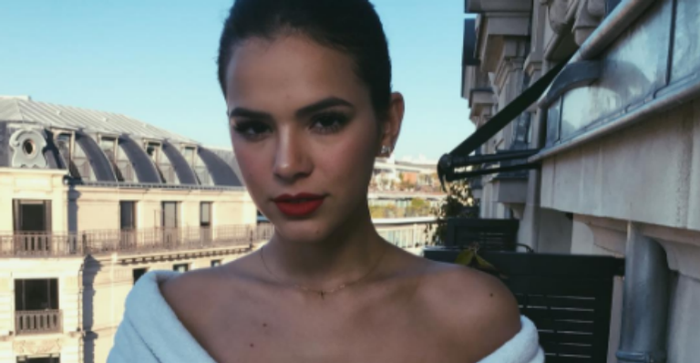 Puro glamour! Bruna Marquezine confere semana de moda em Paris