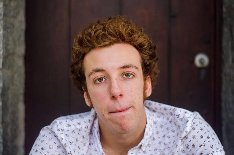 João Cortês muda radicalmente o visual