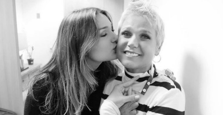 Xuxa volta ao Brasil e se despede da filha: “Coração tá apertado”