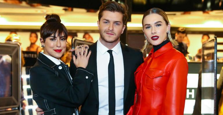 Com Fê Paes Leme e Fiorella Mattheis, Klebber Toledo rouba a cena em evento