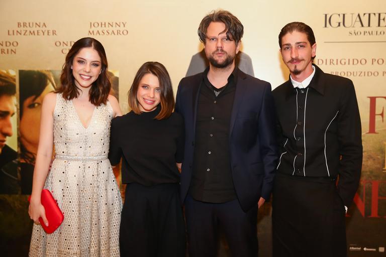 Selton Mello recebe carinho dos amigos em pré-estreia de O Filme da Minha Vida