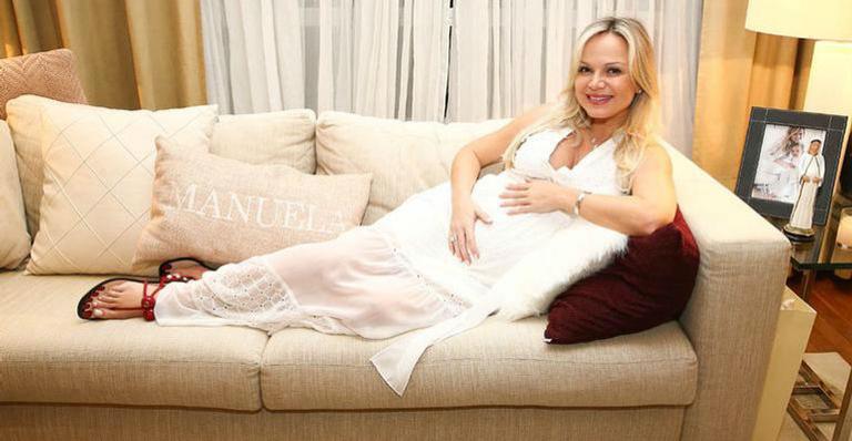 Eliana exibe o barrigão e tranquiliza os fãs: “Manu está bem, graças a Deus”