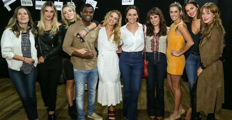 Famosos prestigiam peça de Carolina Dieckmann, Maria Ribeiro e Pretinho da Serrinha