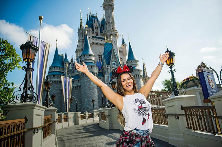 Viviane Araújo curte dias de descanso na Disney: “Viro criança mesmo!”