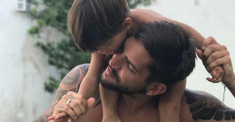Felipe Pezzoni, vocalista da Banda Eva, abre o coração no dia dos pais: “Quero repassar os valores que herdei”