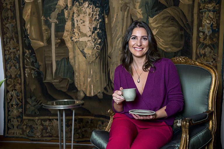 Carol Fiorentino deixa a timidez de lado no comando do Bake Off