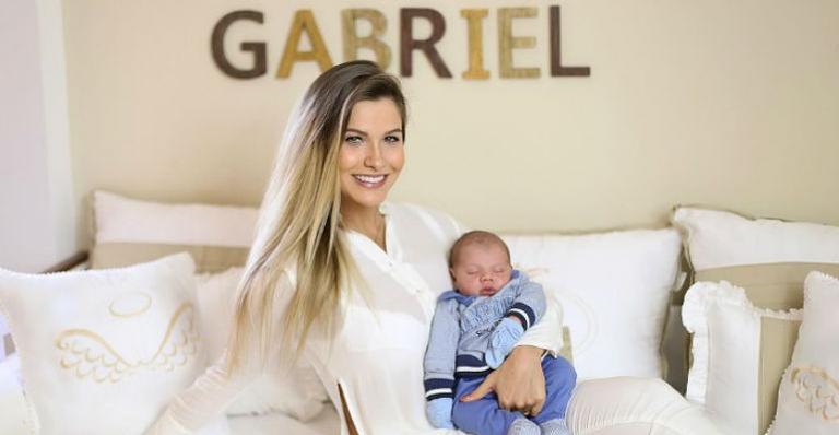 Andressa Suita faz tatuagem em homenagem ao filho, Gabriel