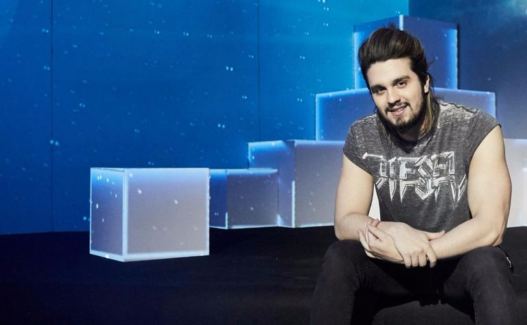 Luan Santana comemora 10 anos de carreira com show interativo em SP