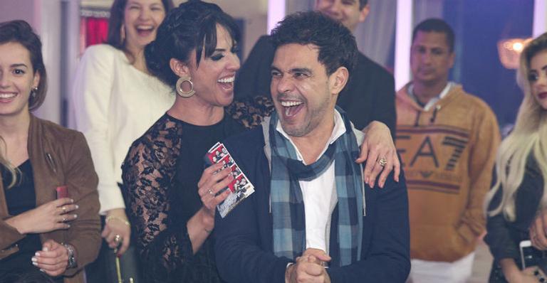 Zezé Di Camargo ganha festa de aniversário surpresa