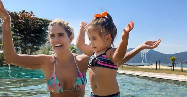 Fofura! Deborah Secco mostra travessura da filha, Maria Flor