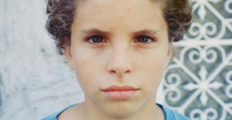 Thiago Fragoso abre o baú e mostra foto da infância