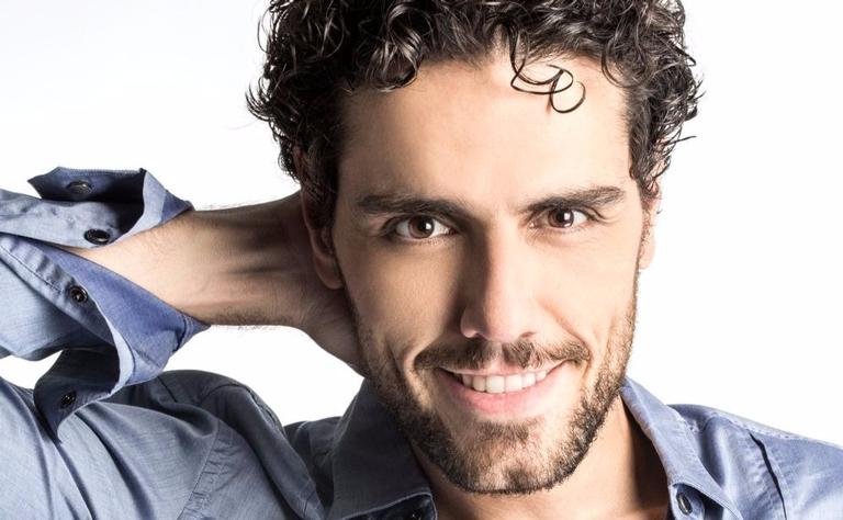 Namorado de Paula Fernandes, Thiago Arancam participa do Altas Horas