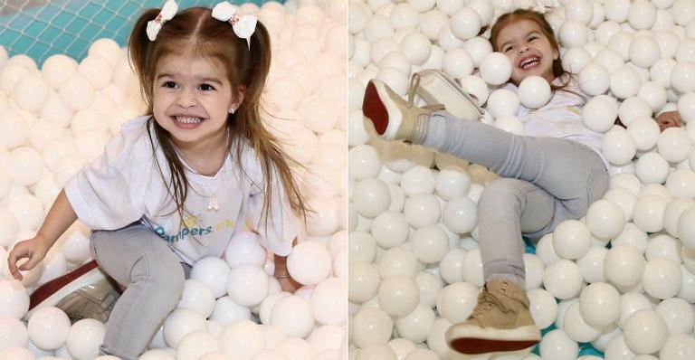 Valentina, filha de Mirella e Ceará, rouba a cena em evento