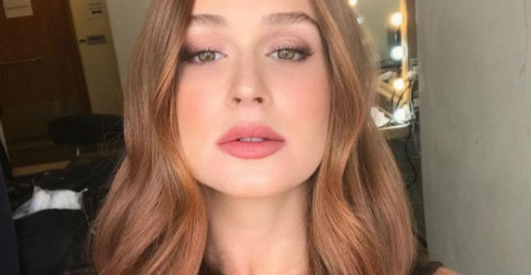 Marina Ruy Barbosa divulga capa de seu livro de poemas